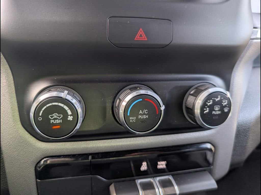 2022 RAM 1500 Big Horn Crew Cab 4x4 5'7" Box