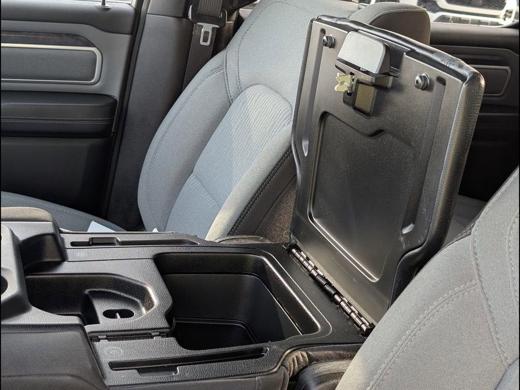 2022 RAM 1500 Big Horn Crew Cab 4x4 5'7" Box