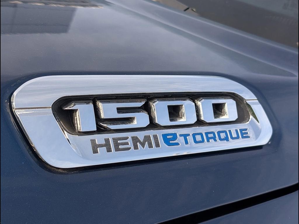 2022 RAM 1500 Big Horn Crew Cab 4x4 5'7" Box