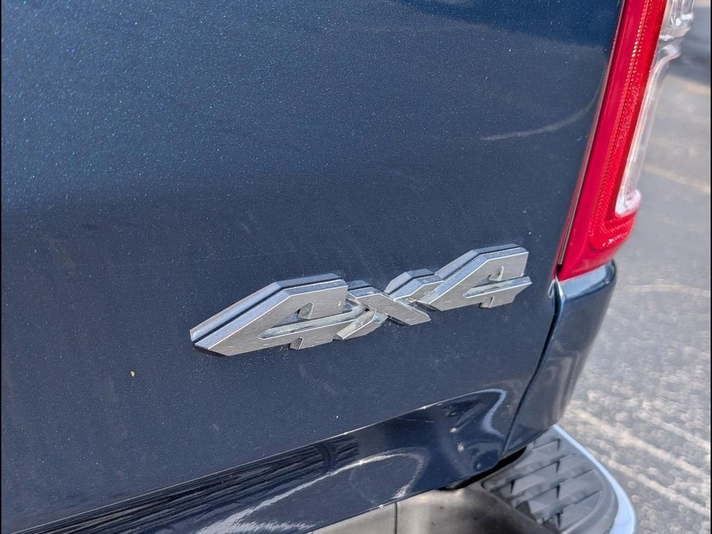 2022 RAM 1500 Big Horn Crew Cab 4x4 5'7" Box