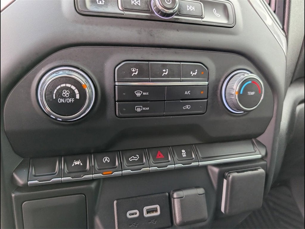 2024 Chevrolet Silverado 1500 Custom