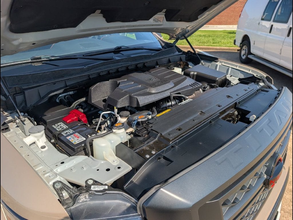 2024 Nissan TITAN Crew Cab PRO-4X 4x4