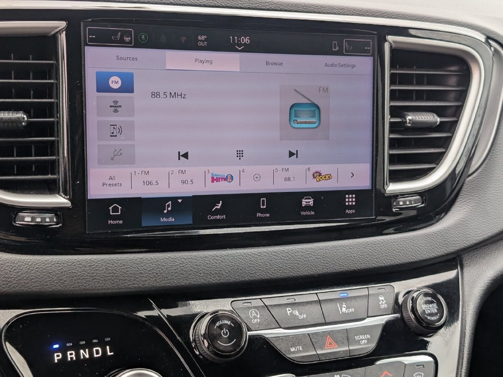 2025 Chrysler Pacifica Select