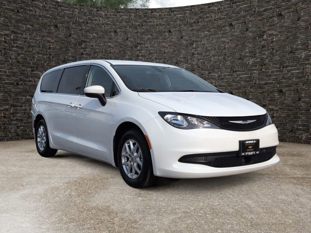 2022 Chrysler Voyager LX
