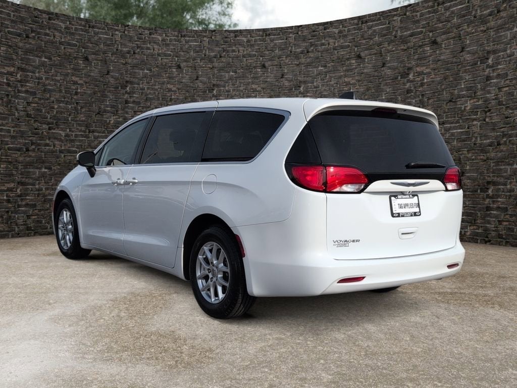 2022 Chrysler Voyager LX