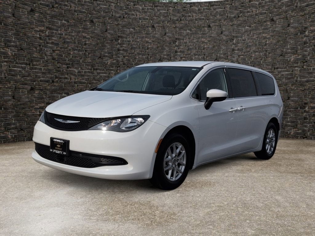 2022 Chrysler Voyager LX