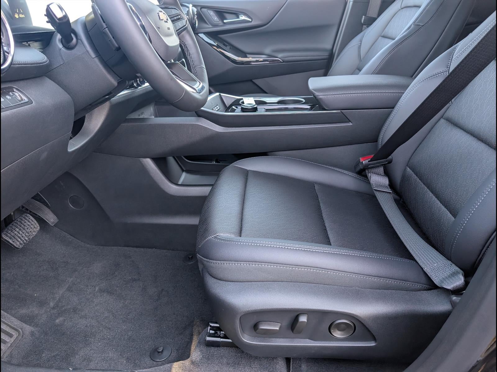 2027 Chevrolet Equinox LT - Photo 12
