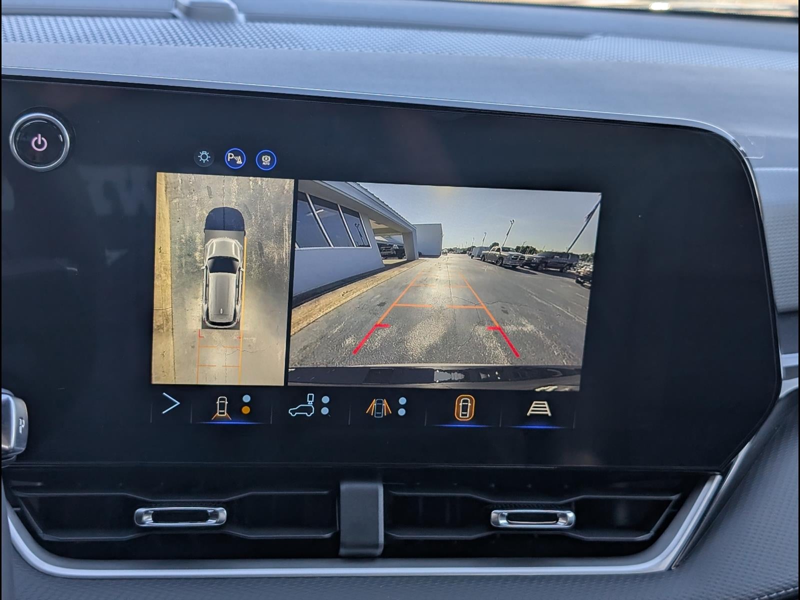 2027 Chevrolet Equinox LT - Photo 9