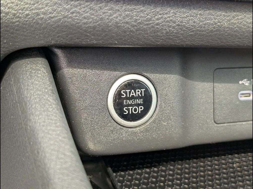 2022 Nissan Rogue SV FWD