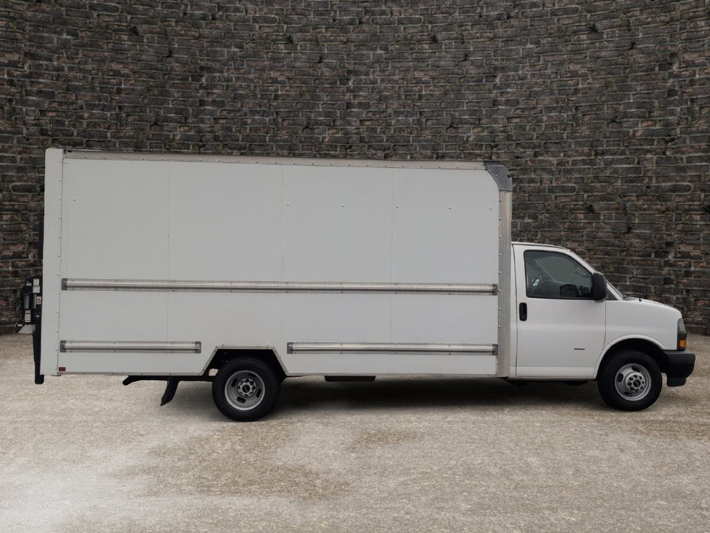 2018 GMC Savana Cutaway 3500 3500 Van 177"