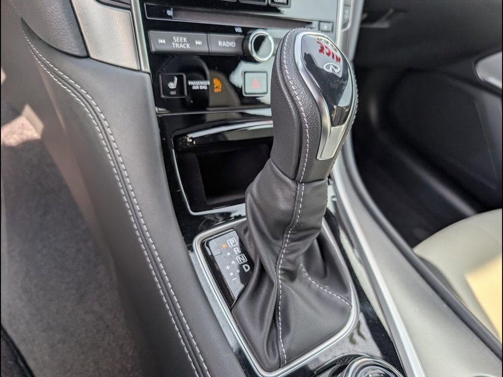 2022 INFINITI Q60 LUXE